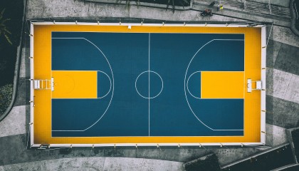 开云体育官网入口-葡萄牙骑手玛丽亚·卡埃塔诺在2024年葡萄牙盛装舞步锦标赛中以“Hit Plus”马匹获得个人赛第五名，展现坚韧精神。