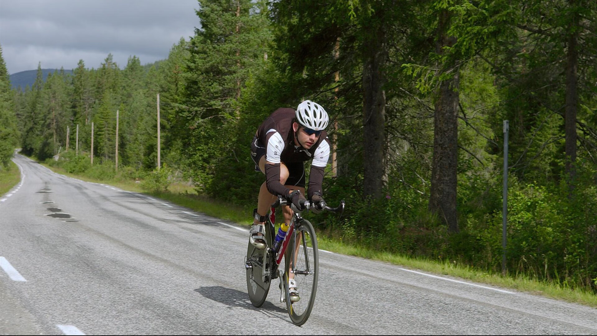 《2025年电竞市场迎来多元化发展，品牌广告持续扩展》，2021电竞市场的发展状况